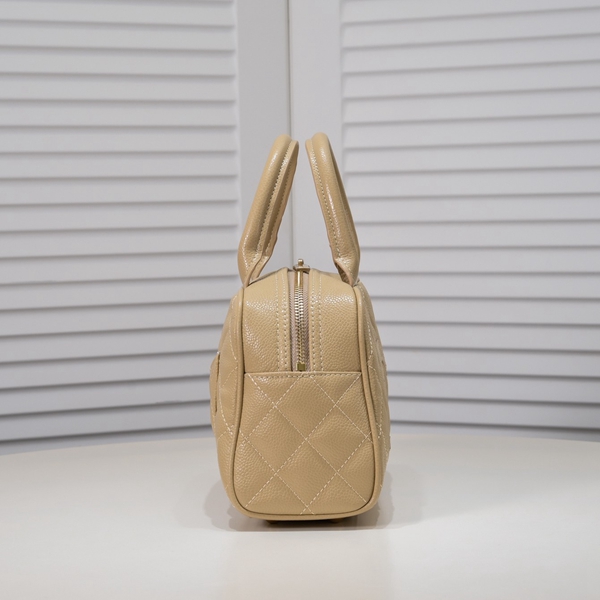 シャネルバッグ背面デザイン